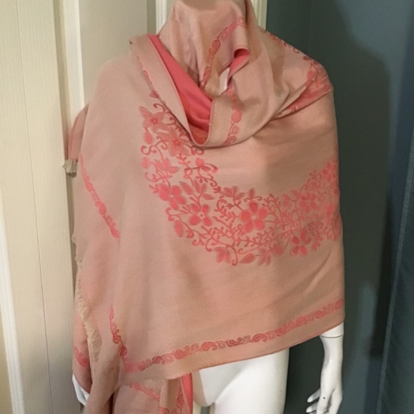 Pink pashmina wrap. Reversible. - Picture 3 of 5